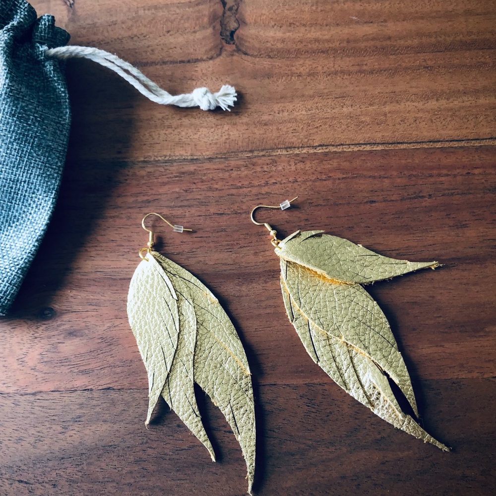NWOT • Leather Earrings with 3 Feathers • Gold